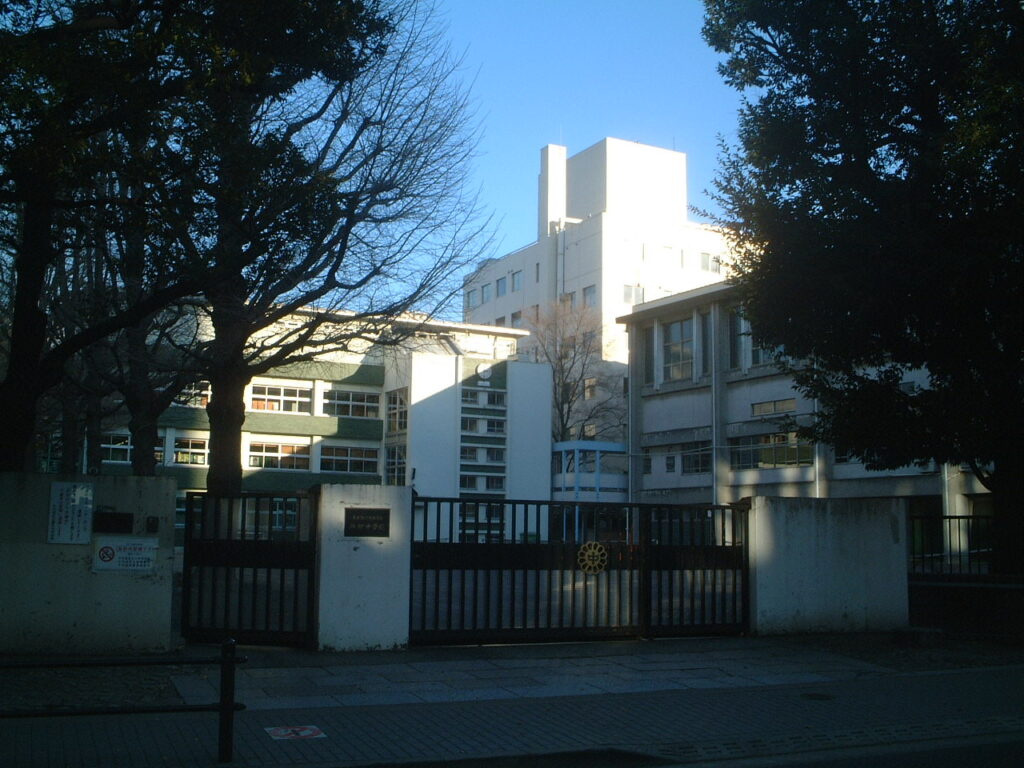 岸田文雄さん出身の麹町中学校